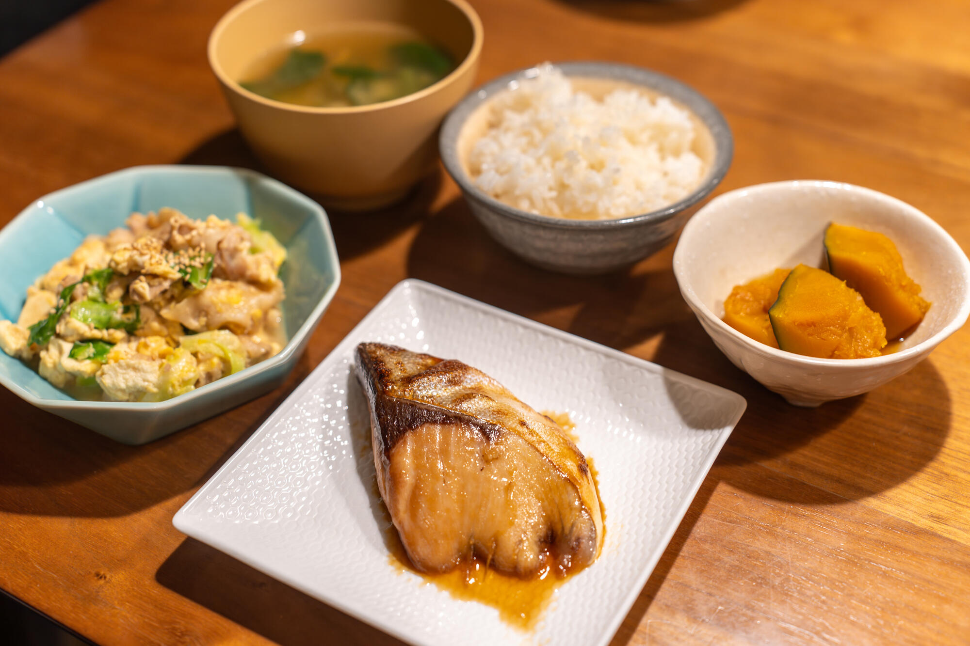 バランスの良い食事とは？三大栄養素や食生活を整える方法について解説