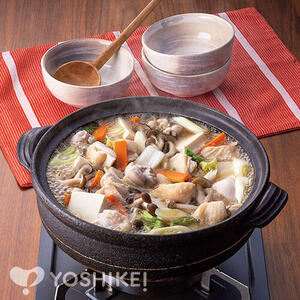 鶏肉といろいろ野菜の塩とんこつ鍋　