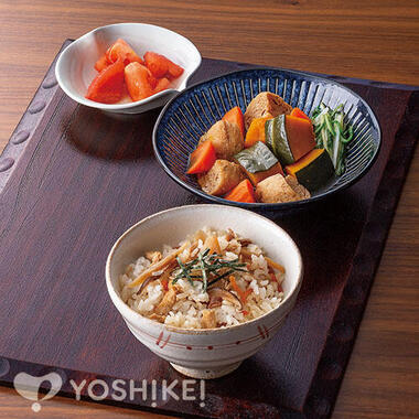 <鶏五目ご飯定食>混ぜてお手軽!鶏五目ご飯