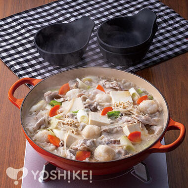 豚しゃぶ肉とエビボールの中華白湯鍋