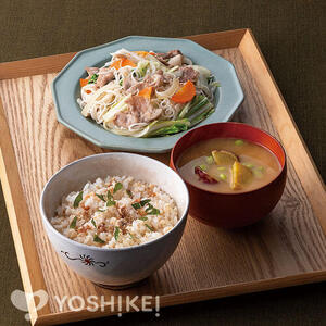 包丁いらず！秋鮭の梅しそ混ぜごはん