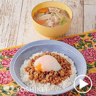 とろ～り温玉のせ鶏そぼろ丼