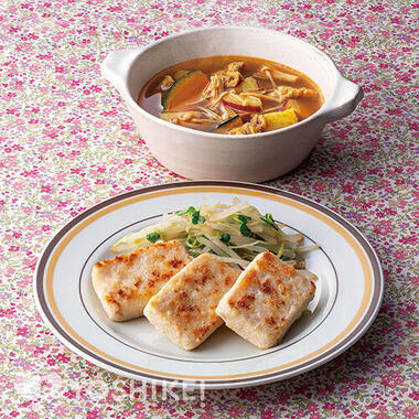 チーズ入り華味鳥のステーキ（成型肉）