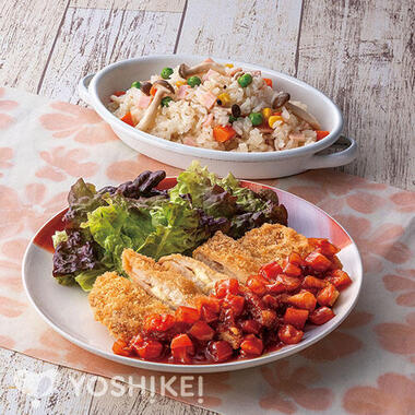 角切りトマトで作ったソースで食べるミルフィーユチーズとんかつ