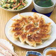 2種のタレで食べる餃子