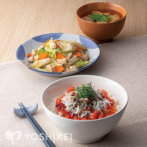 トマトと梅だれのしらす丼