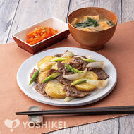 牛肉のこんがりポテト炒め