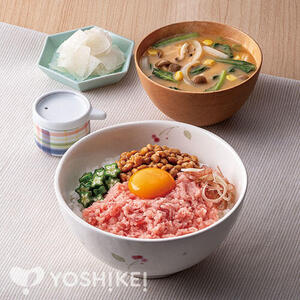 まぐろたたきのばくだん丼