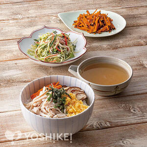 旨味たっぷり！彩り鶏飯