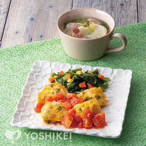 トマトソースで食べる！彩りチキンピカタ