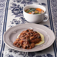 室田シェフ監修　シャスール風煮込みハンバーグ