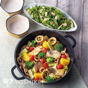 具だくさんの彩りブイヤベース