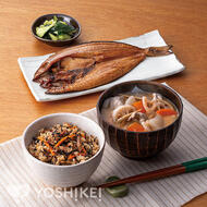 <炊き込みご飯定食>ツナとひじきの炊き込みご飯