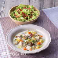 チキンの彩りクラムチャウダー