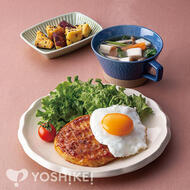 目玉焼きのせれんこん入り豆腐バーグ