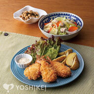 タルタルソースで食べるえびフライ