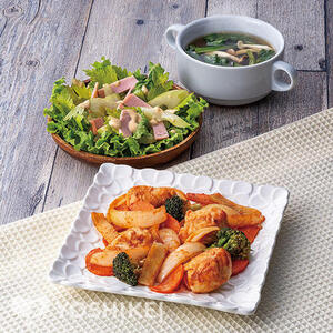 チキンと緑黄色野菜のケチャップ炒め