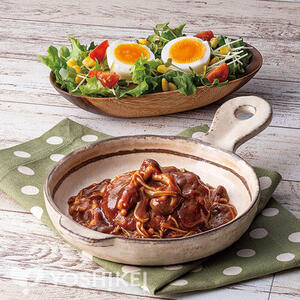 ２種のきのこの煮込みハンバーグ