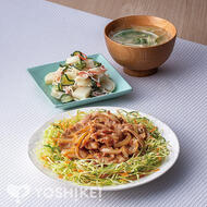 せん切り野菜と食べる！豚肉のたっぷり生姜焼き