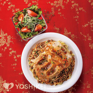 羽根つき餃子と味わうピリ辛汁なし担々まぜそば