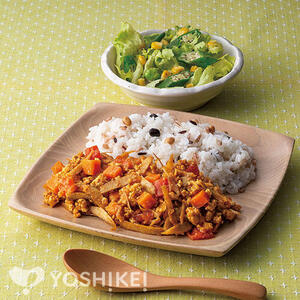 雑穀ごはんと食べる！シャキシャキごぼうのドライカレー