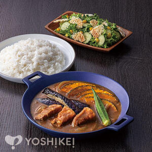 北海道グルメ！豚バラと夏野菜のスープカレー