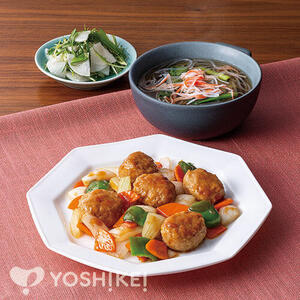 鶏つくねと野菜の黒酢だれ