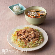 せん切り野菜と食べる!豚肉のたっぷり生姜焼き